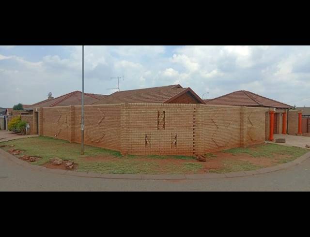 3 BEDROOM HOUSE FOR SALE IN PROTEA GLEN